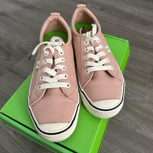 Cariuma Rose Canvas Sneaker - Size 8